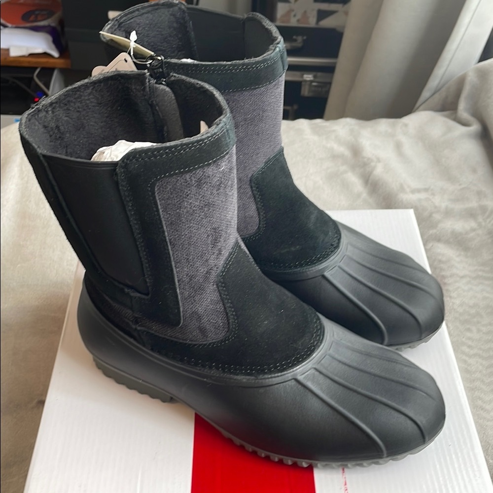 NEW Propet Black and Gray Winter Boots with Traction Sole